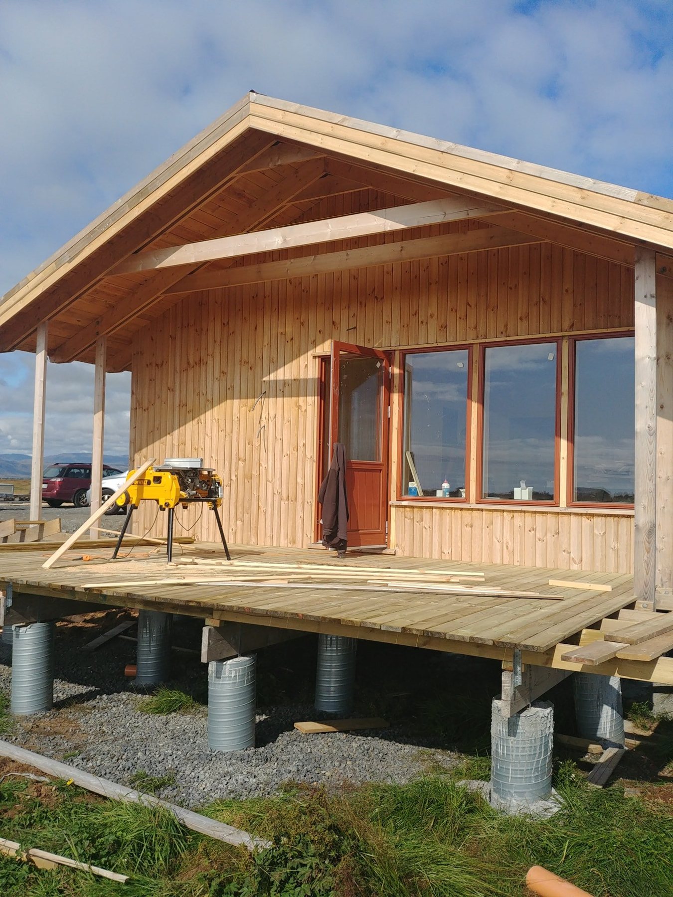 Heilsárs timburhús í Tjarnabyggð smíðað af SG Smíðar